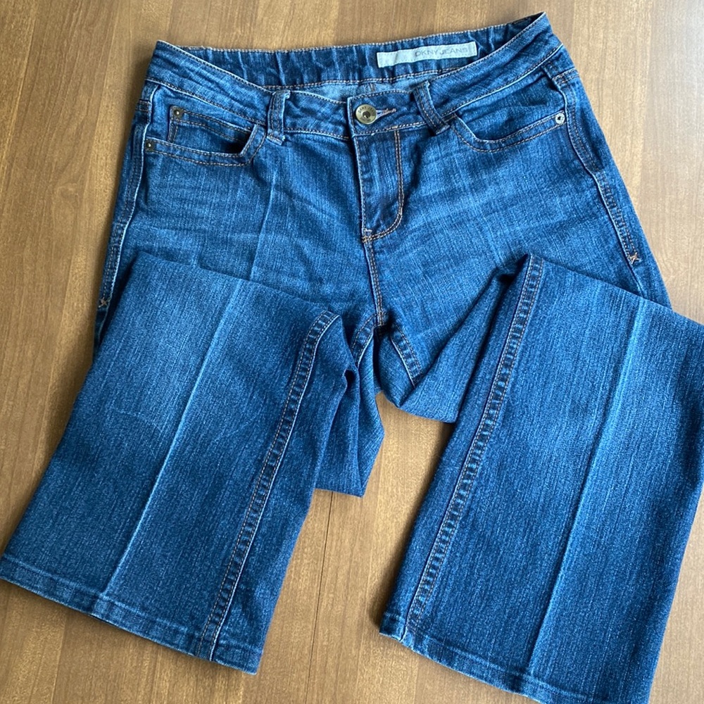 Women’s DKNY Wide Leg Cropped Jeans. Size 8. Like New.